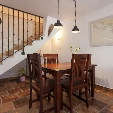 Two Bedroom Apartment H2 *