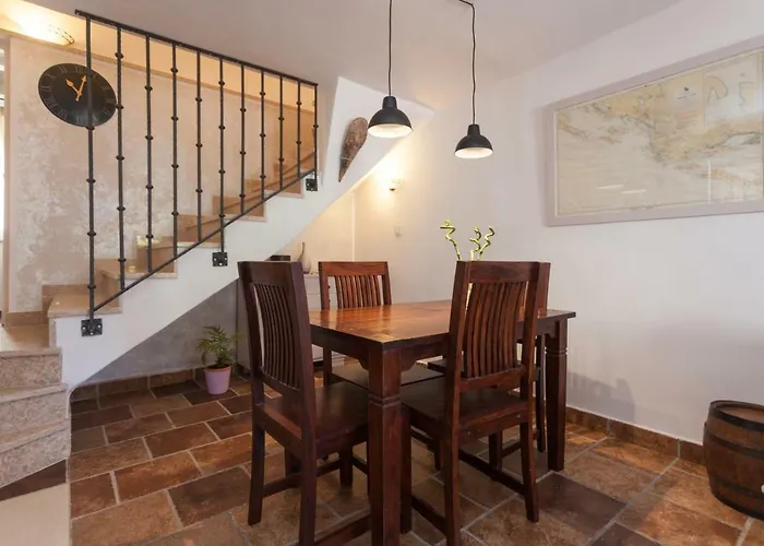 Two Bedroom Apartment H2 *